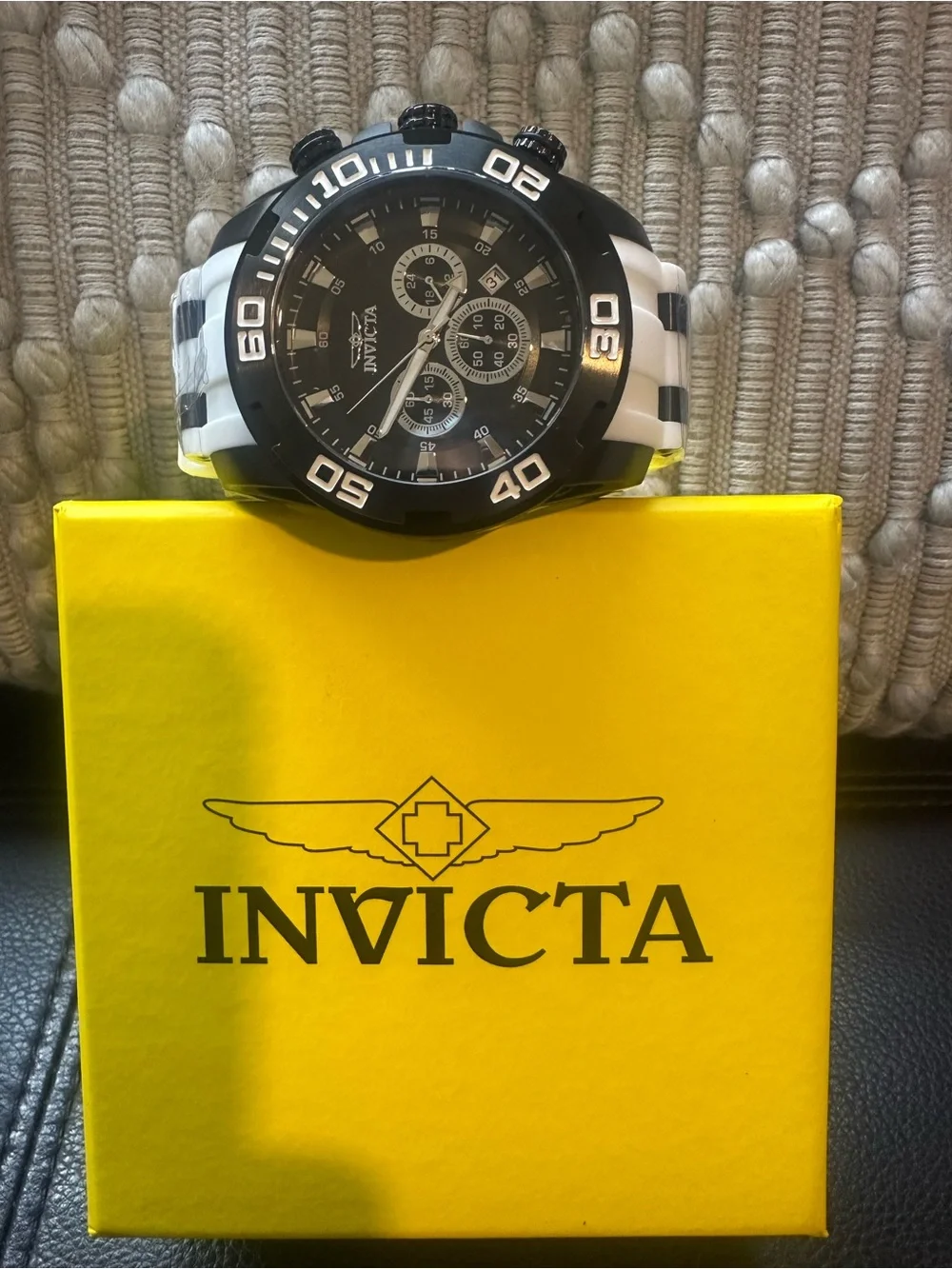 Invicta striking black